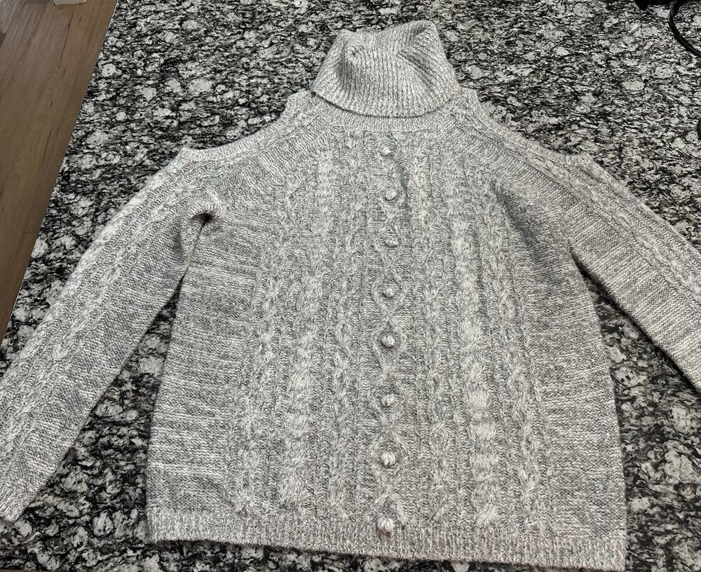 Chelsea 28 Nordstrom COLD SHOULDER TURTLENECK SWEATER Sequin Size Large SPARKLY